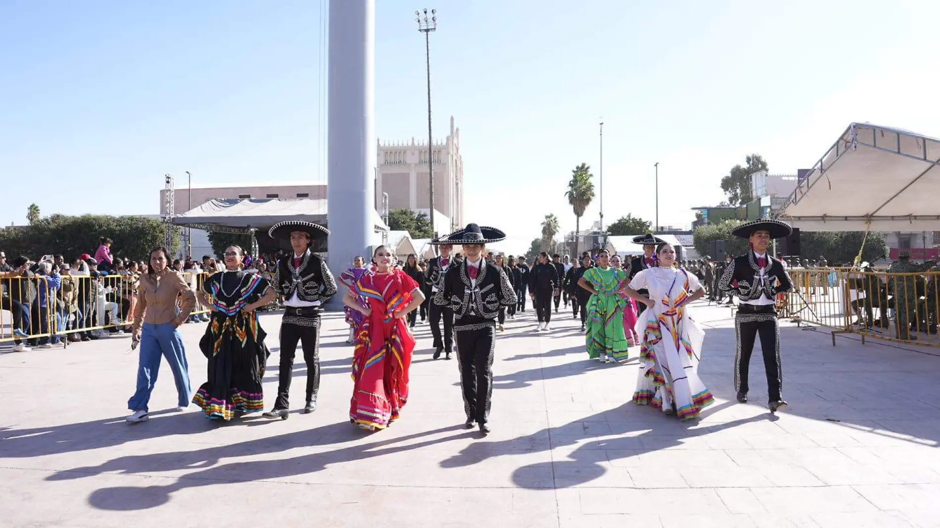 Una fiesta llena de colores se vivió en el desfile de la Revolución en Torreón